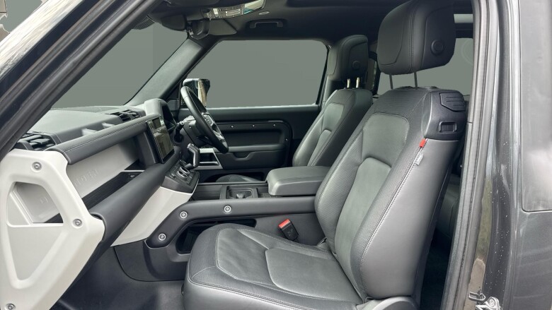 Land Rover Defender 3.0 D250 X-Dynamic HSE 90 3dr Auto Diesel Estate